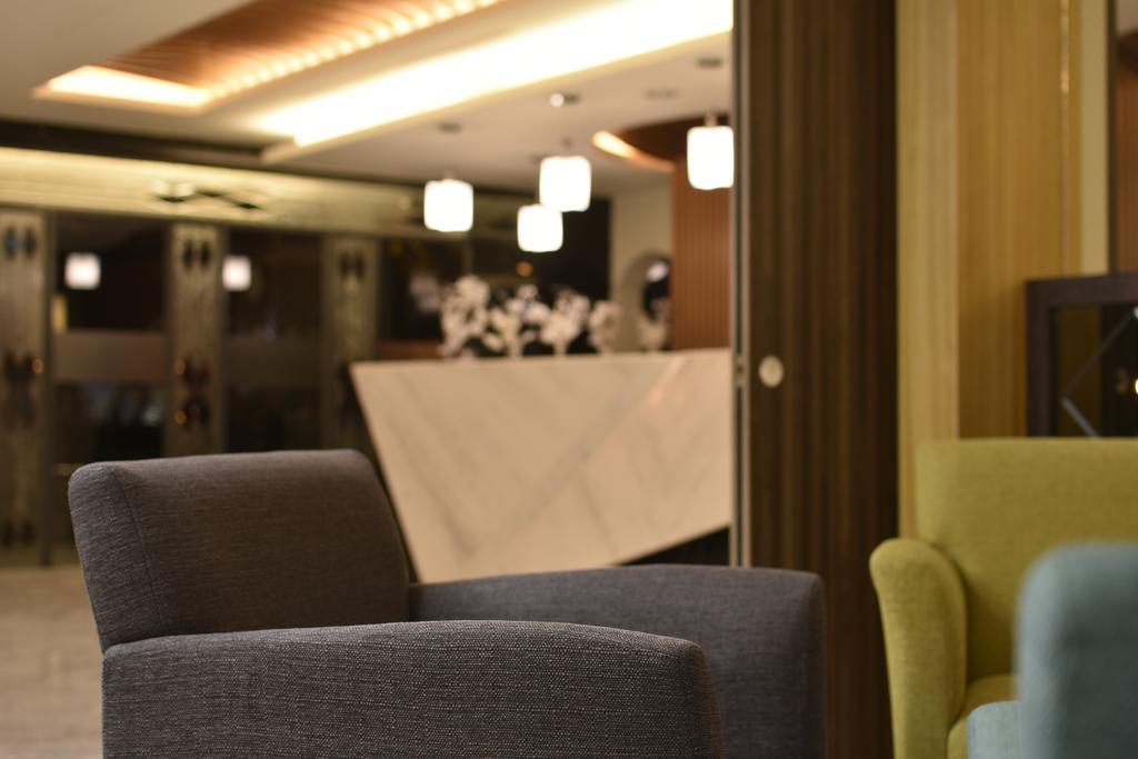 Sun Hotel Kaohsiung Bagian luar foto